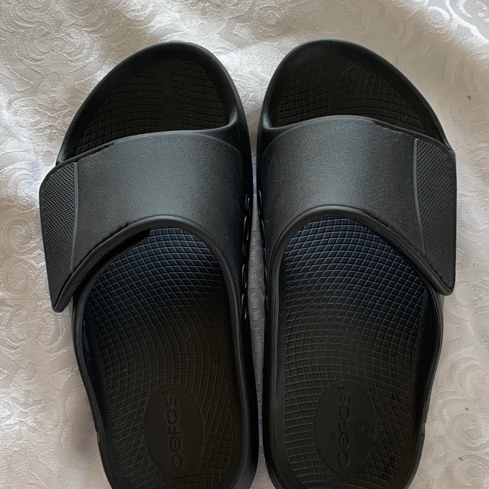 OOFOS Black Comfort Slides - Picture 13 of 13